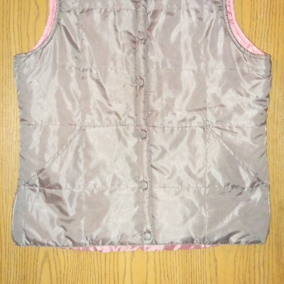 Lt. PINK & GRAY *REVERSIBLE* INSULATED FuLL ZIP-UP VEST SIZE: L/XL W/ POCKETS - Picture 6 of 7